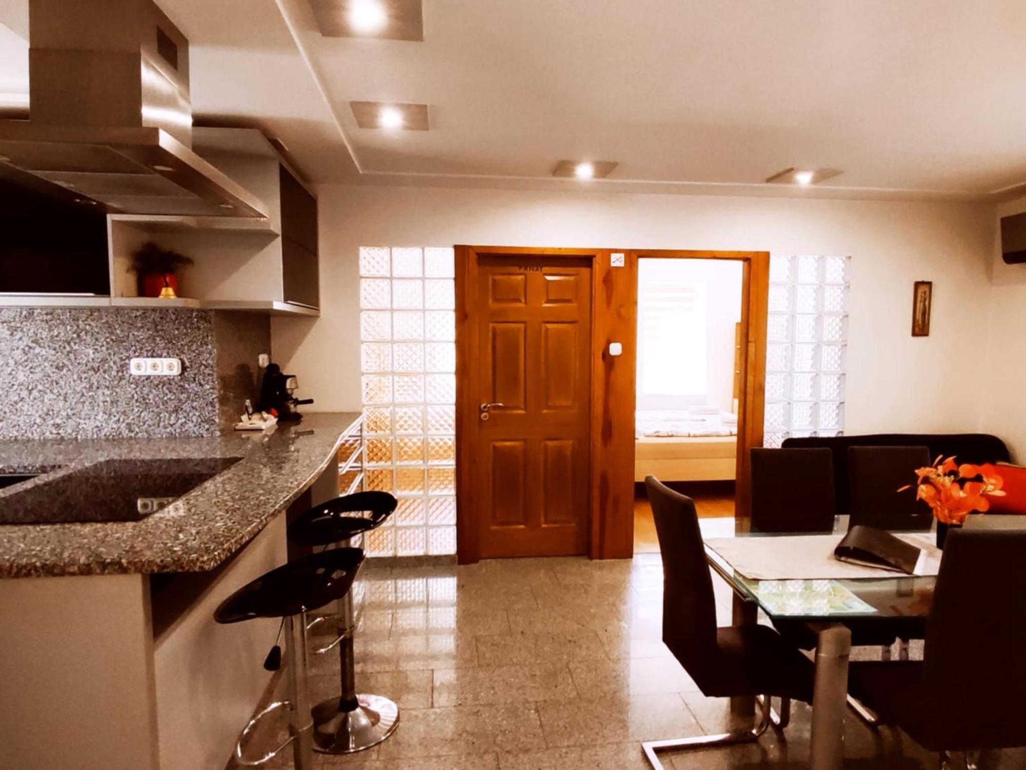 Aranyhal Apartment *